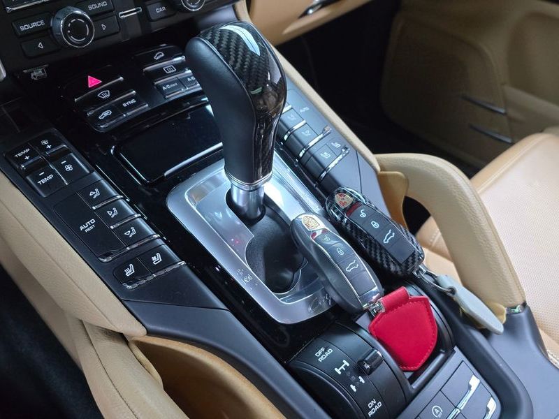 2014 Porsche Cayenne 3.0 Diesel Platium Edition 958 photo 9
