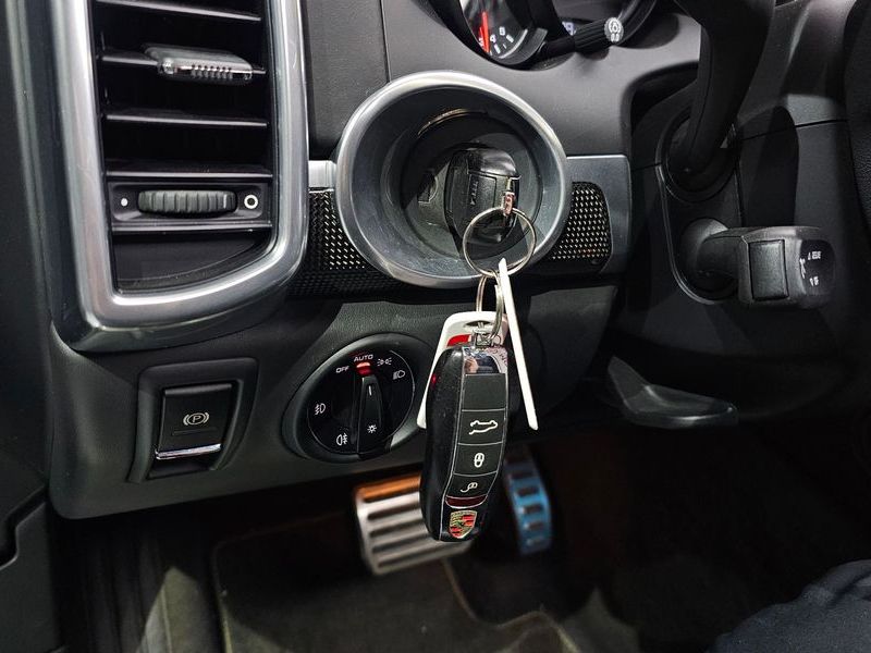 2013 Porsche Cayenne 4.8 GTS 958 photo 20