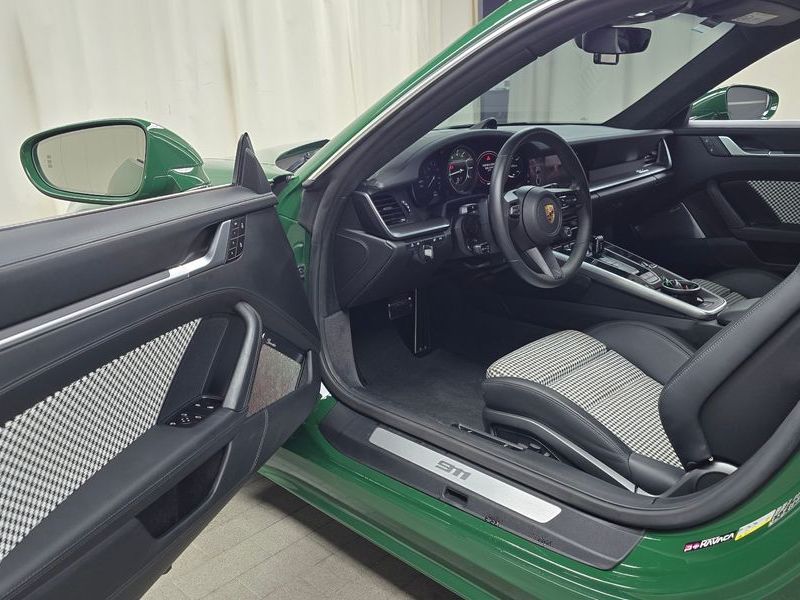 2024 Porsche 911 Carrera 4S photo 10