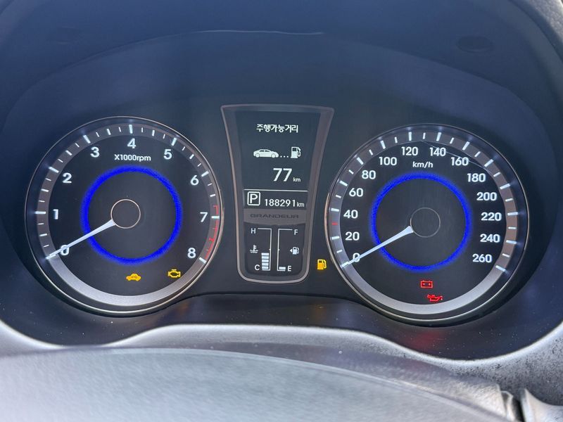 2013 Hyundai Grandeur HG240 Modern photo 8
