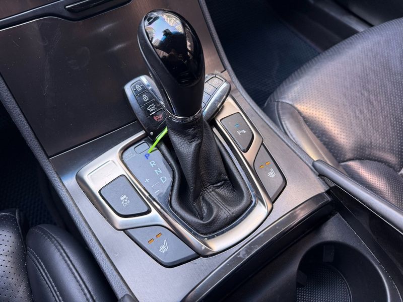 2013 Hyundai Grandeur HG240 Modern photo 9