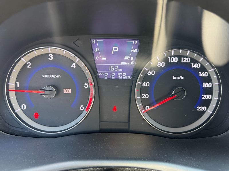 2012 Hyundai Accent Diesel 1.6 VGT Premium photo 8