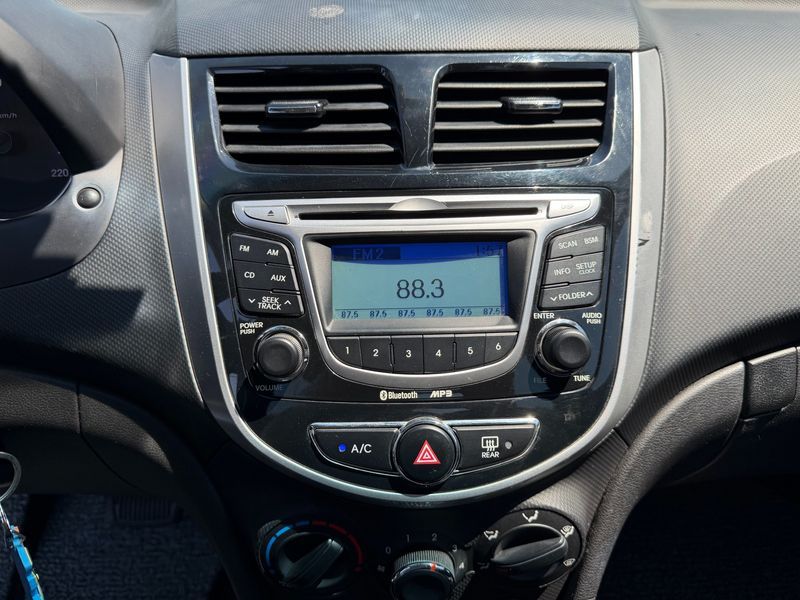 2012 Hyundai Accent Diesel 1.6 VGT Premium photo 15