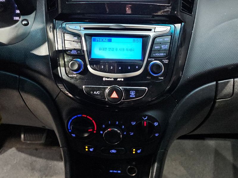 2013 Hyundai Accent Diesel 1.6 VGT Premier photo 14