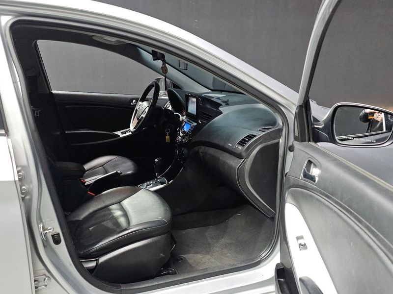 2013 Hyundai Accent Diesel 1.6 VGT Premier photo 18