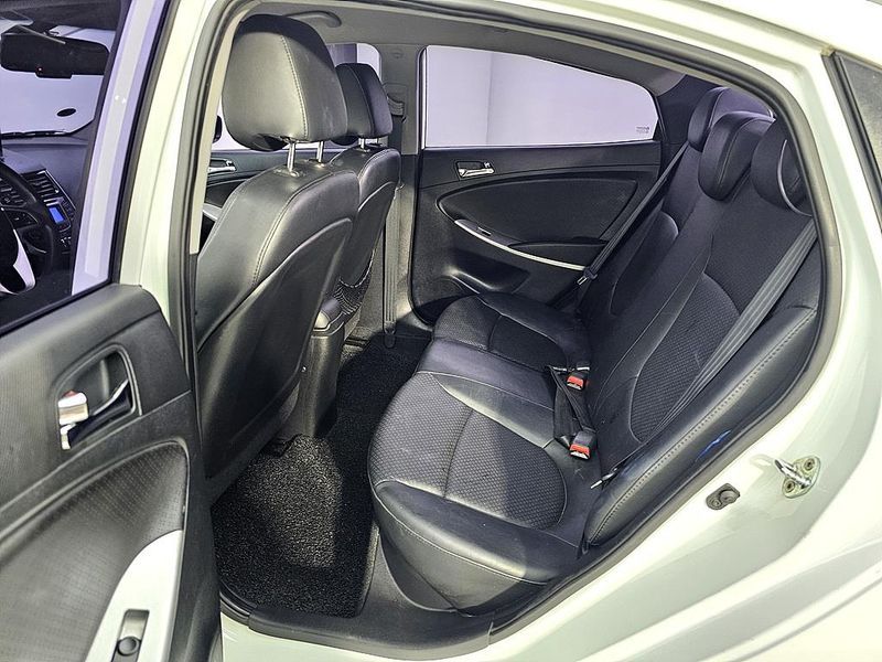 2012 Hyundai Accent Diesel 1.6 VGT Premier photo 9