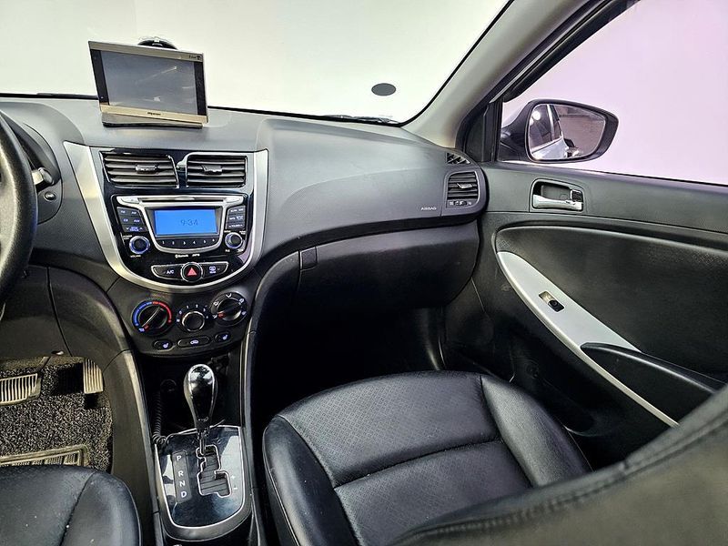 2012 Hyundai Accent Diesel 1.6 VGT Premier photo 10