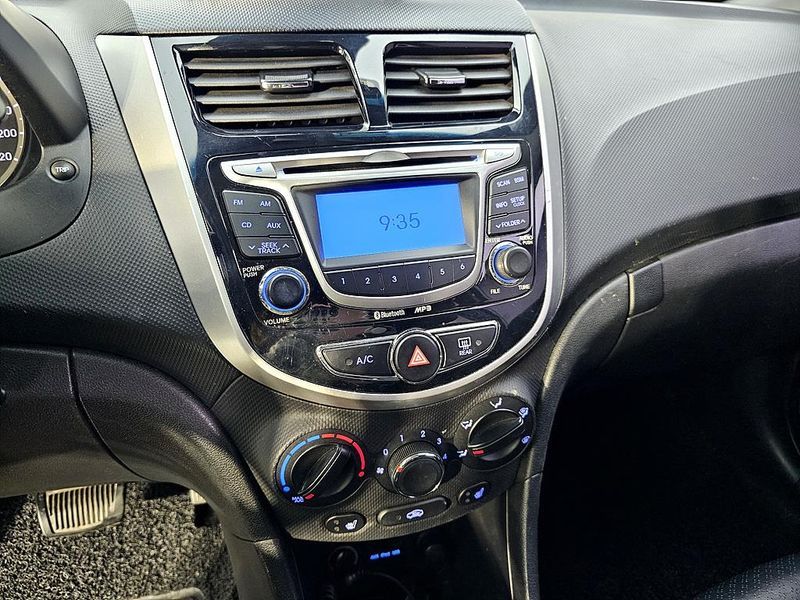 2012 Hyundai Accent Diesel 1.6 VGT Premier photo 16