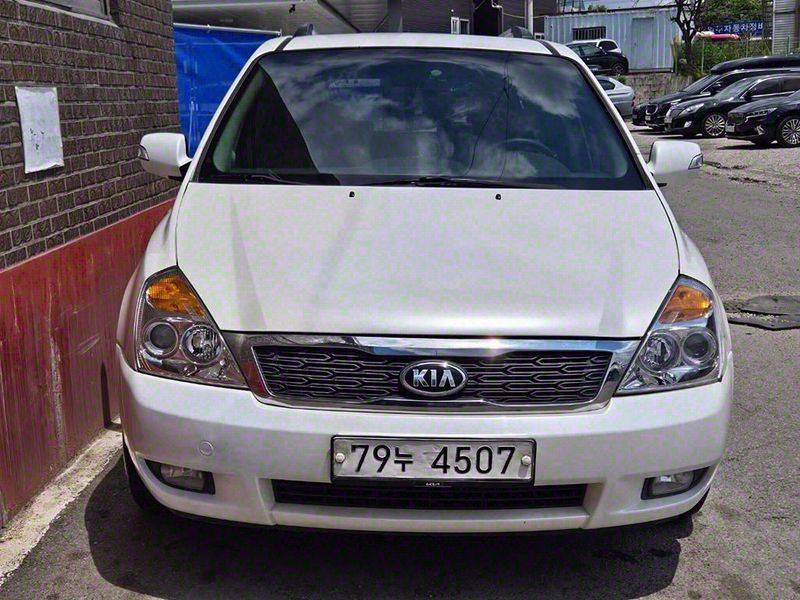 2014 Kia Carnival Grand GLX Premium photo 1