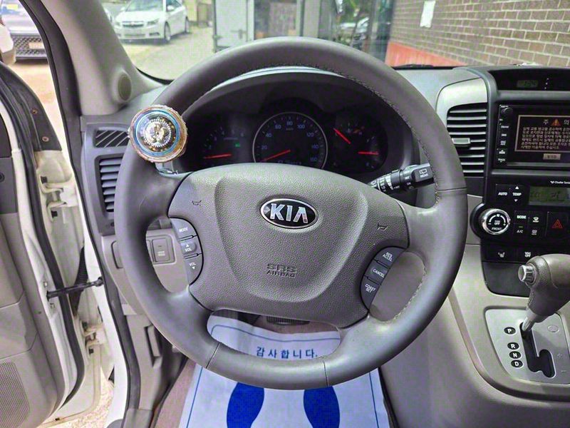 2014 Kia Carnival Grand GLX Premium photo 8