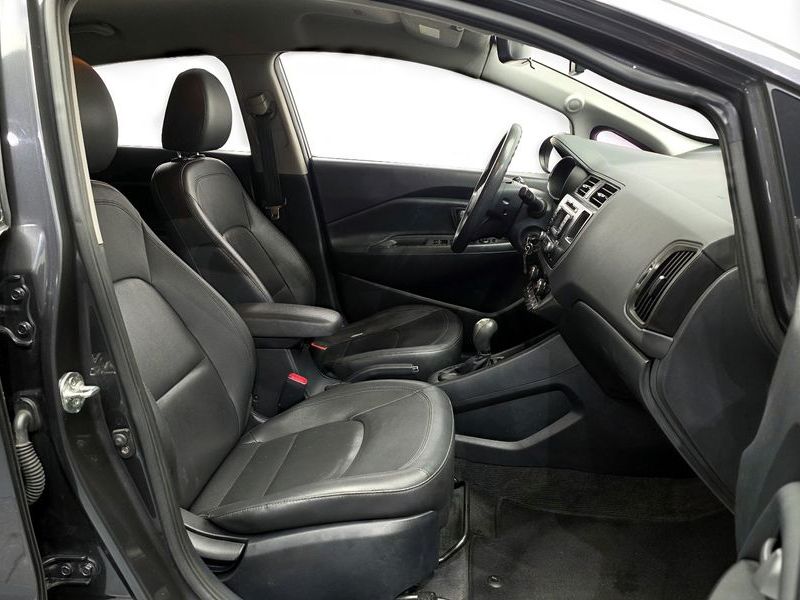 2012 Kia 올 New 프라이드 1.6 GDI Sedan Luxury photo 12