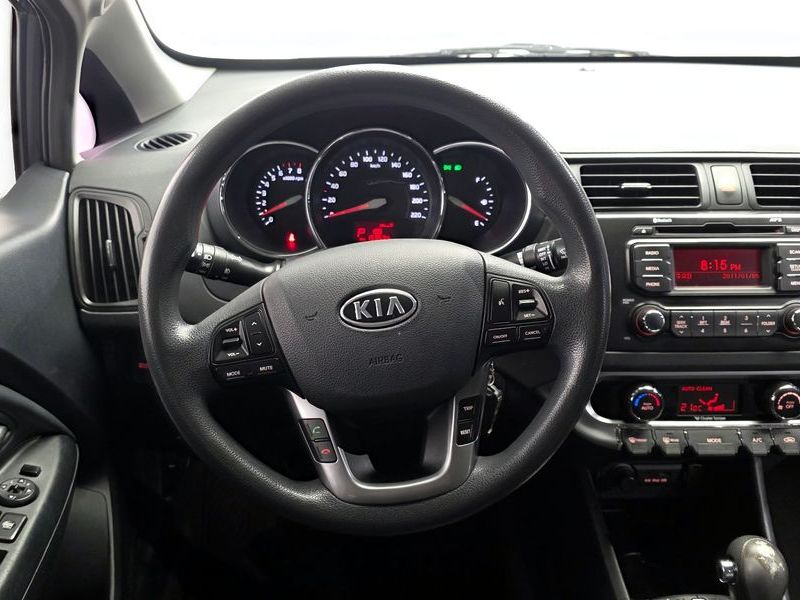 2012 Kia 올 New 프라이드 1.6 GDI Sedan Luxury photo 13