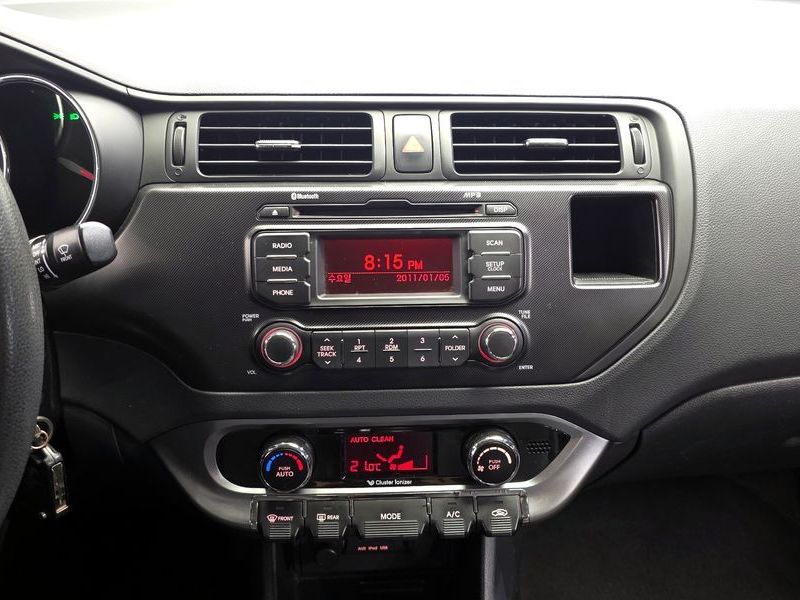 2012 Kia 올 New 프라이드 1.6 GDI Sedan Luxury photo 14