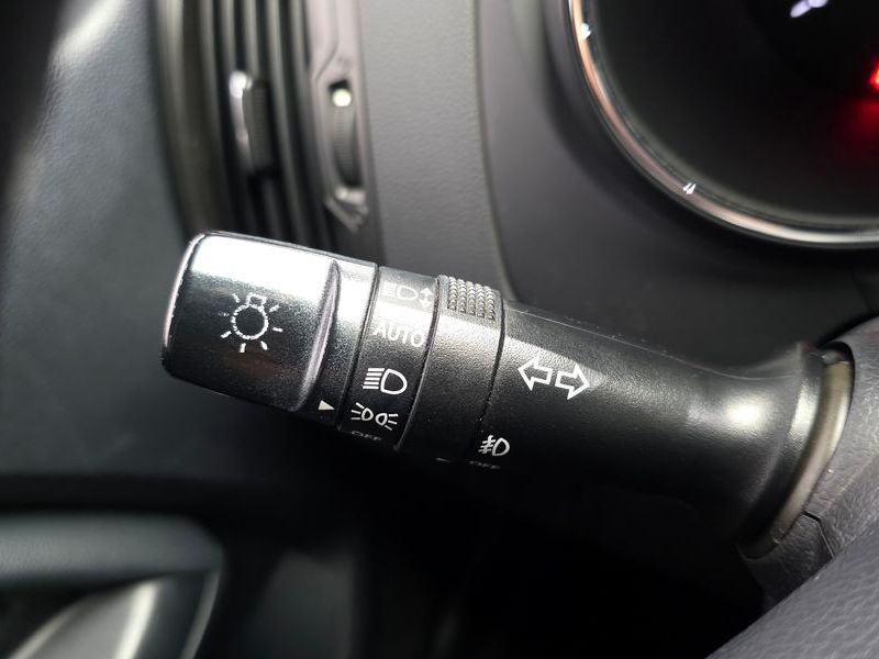 2012 Kia 올 New 프라이드 1.6 GDI Sedan Luxury photo 16