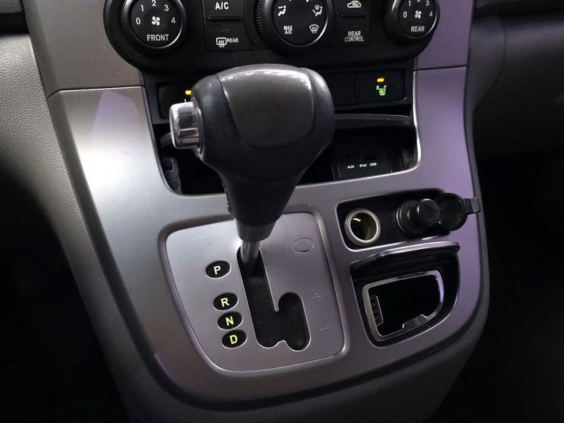 2013 Kia Carnival Grand GLX Deluxe photo 9