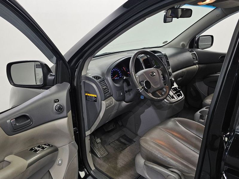 2013 Kia Carnival Grand GLX Deluxe photo 10