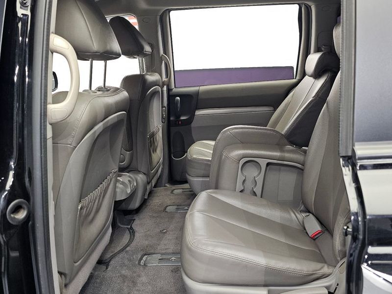 2013 Kia Carnival Grand GLX Deluxe photo 11