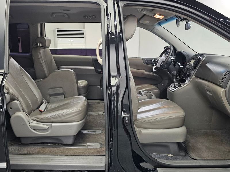 2013 Kia Carnival Grand GLX Deluxe photo 12