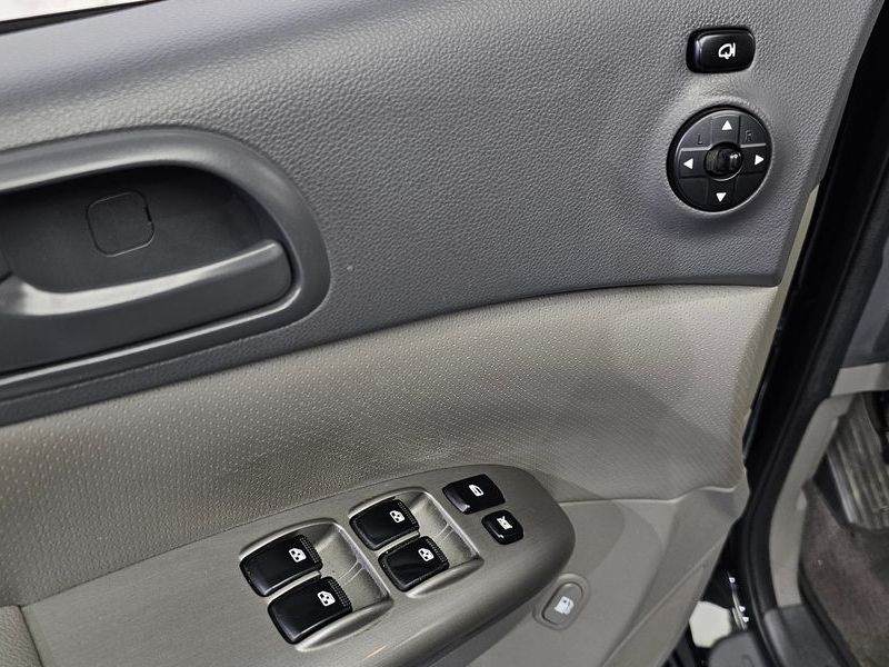 2013 Kia Carnival Grand GLX Deluxe photo 13