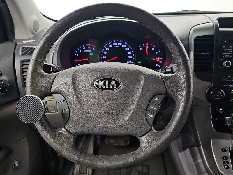 2013 Kia Carnival Grand GLX Deluxe photo 15