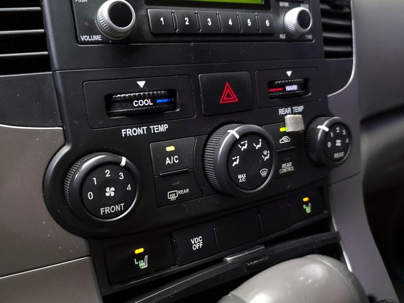 2013 Kia Carnival Grand GLX Deluxe photo 17