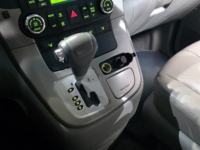 2014 Kia Carnival Grand GLX Premium photo 9