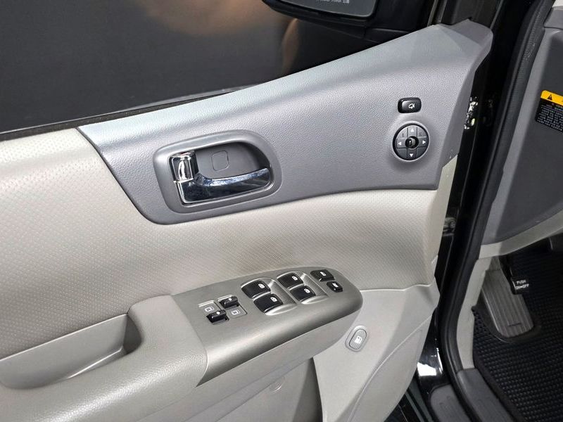 2014 Kia Carnival Grand GLX Premium photo 16