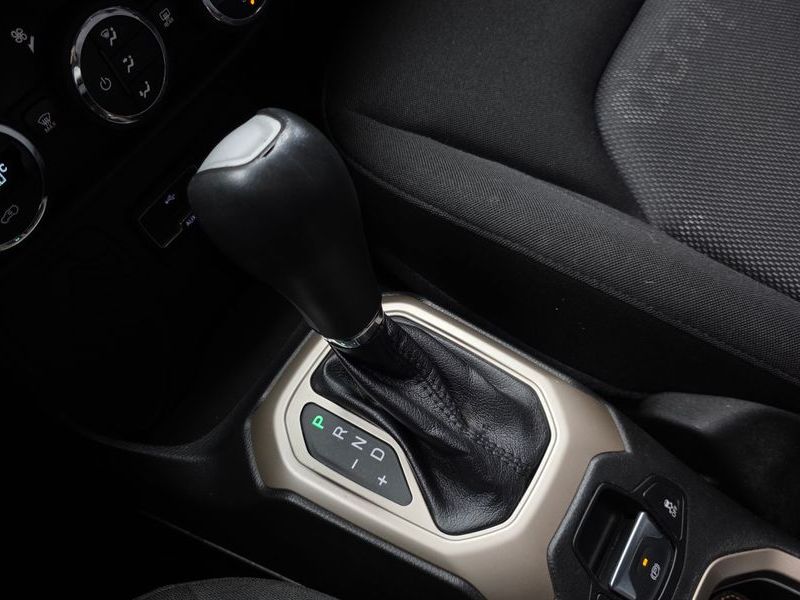 2016 Jeep Renegade 2.4 Longitude photo 9