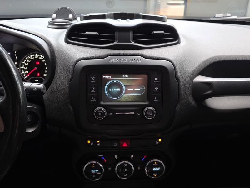 2016 Jeep Renegade 2.4 Longitude photo 17