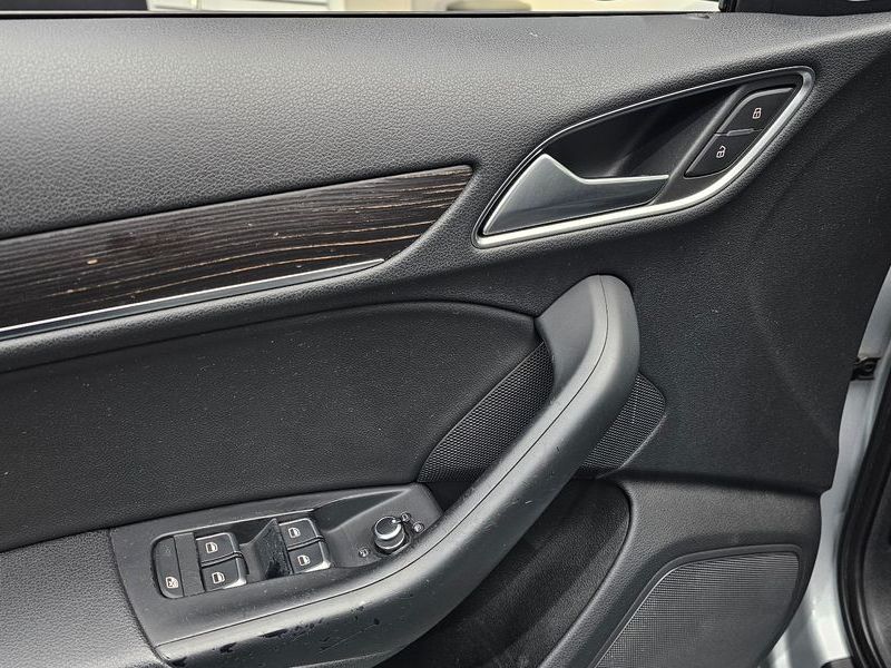 2012 Audi Q3 2.0 TDI Quattro Dynamic 8U photo 16