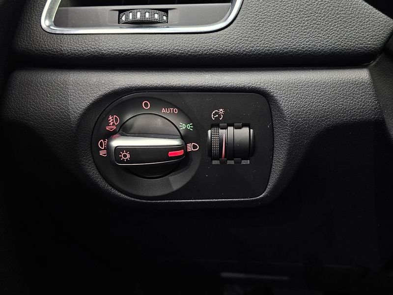 2012 Audi Q3 2.0 TDI Quattro Dynamic 8U photo 17