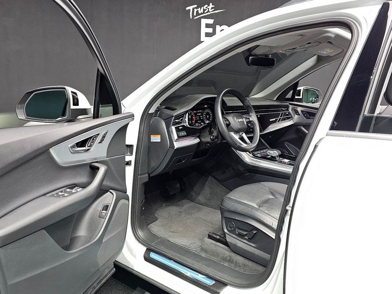2021 Audi Q7 45 TDI Quattro photo 10
