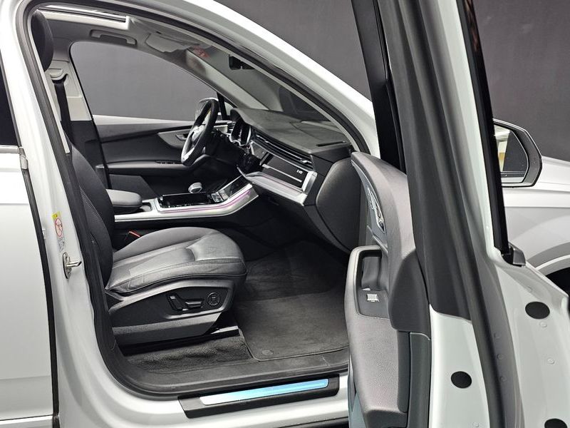 2021 Audi Q7 45 TDI Quattro photo 11
