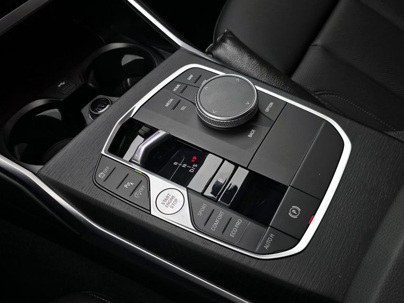 2023 BMW 3 Series 320d Touring photo 9