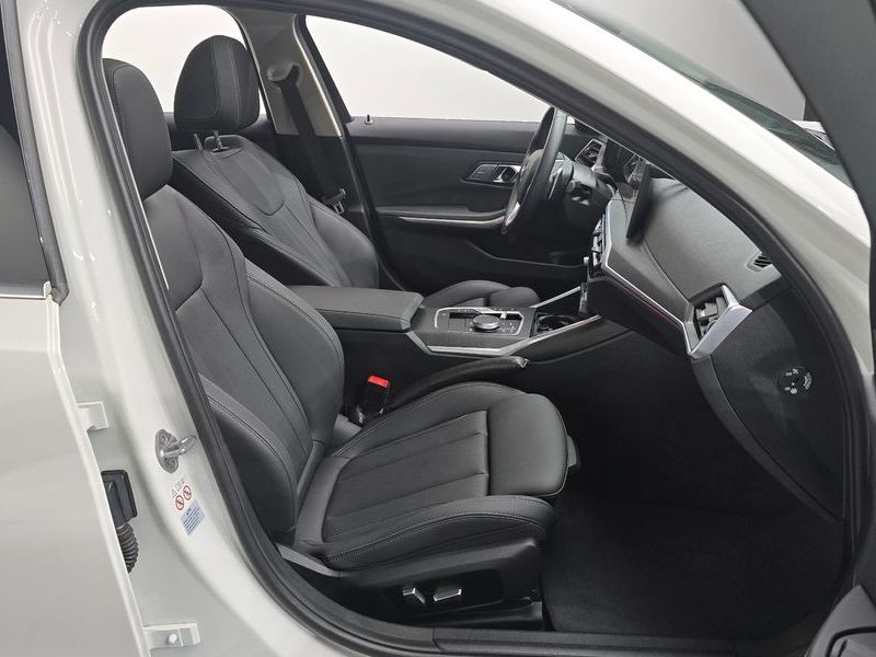 2023 BMW 3 Series 320d Touring photo 10