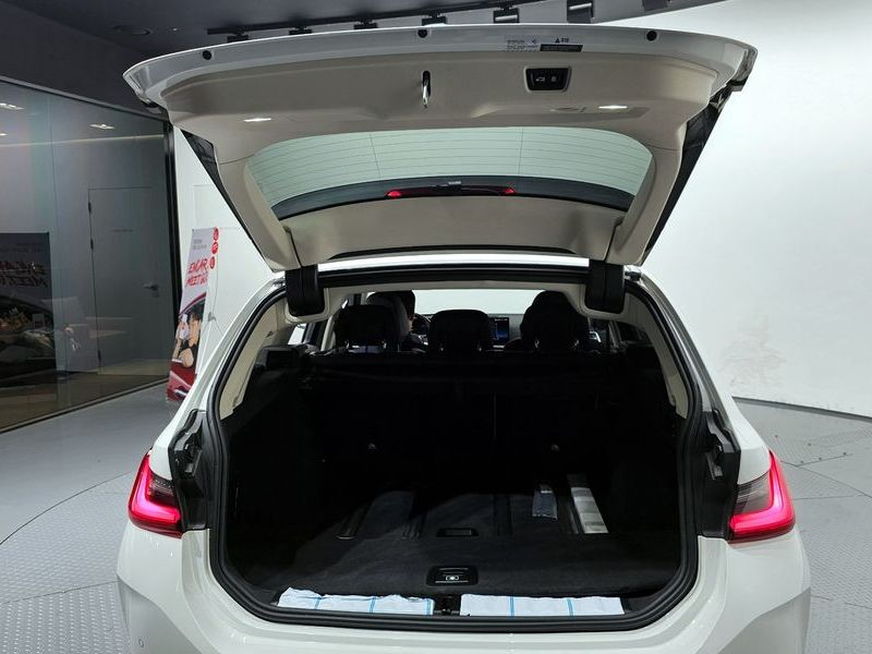 2023 BMW 3 Series 320d Touring photo 20