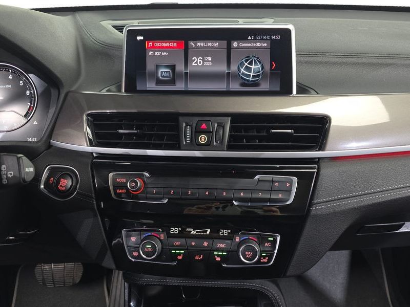 2021 BMW X1 xDrive 20i xLine photo 14