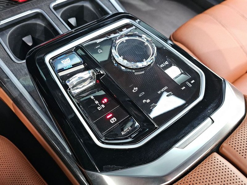 2023 BMW i7 xDrive 60 M sport photo 9