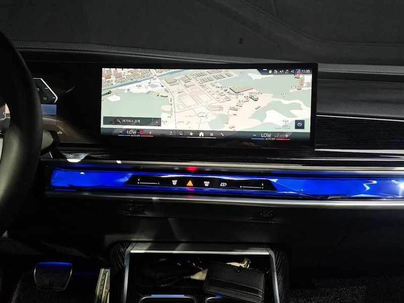 2025 BMW 7 Series 740d xDrive M Sport photo 13