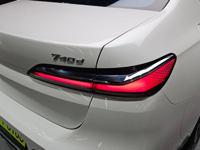 2025 BMW 7 Series 740d xDrive M Sport photo 23
