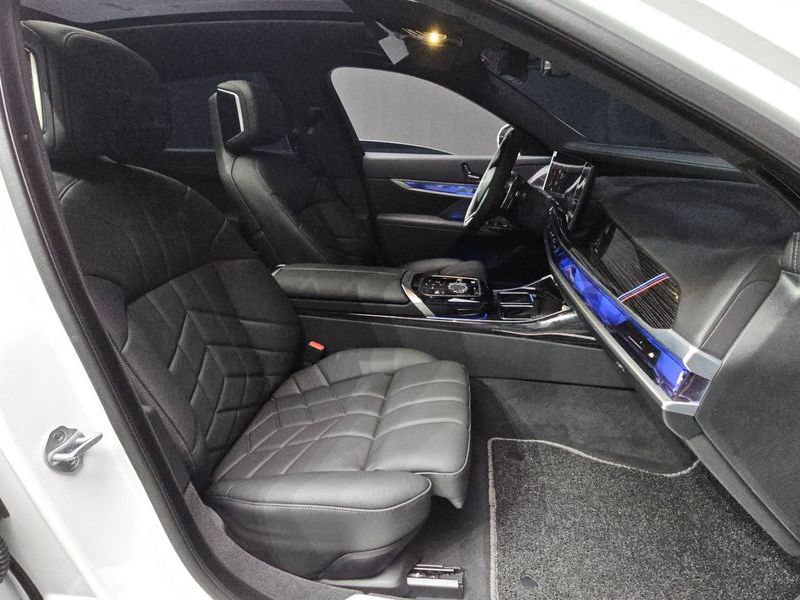 2025 BMW 7 Series 740d xDrive M Sport photo 26