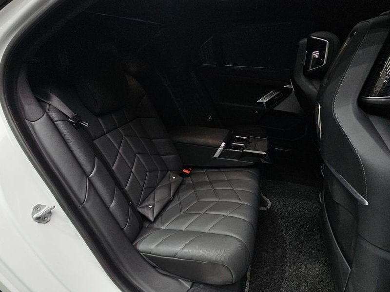 2025 BMW 7 Series 740d xDrive M Sport photo 29