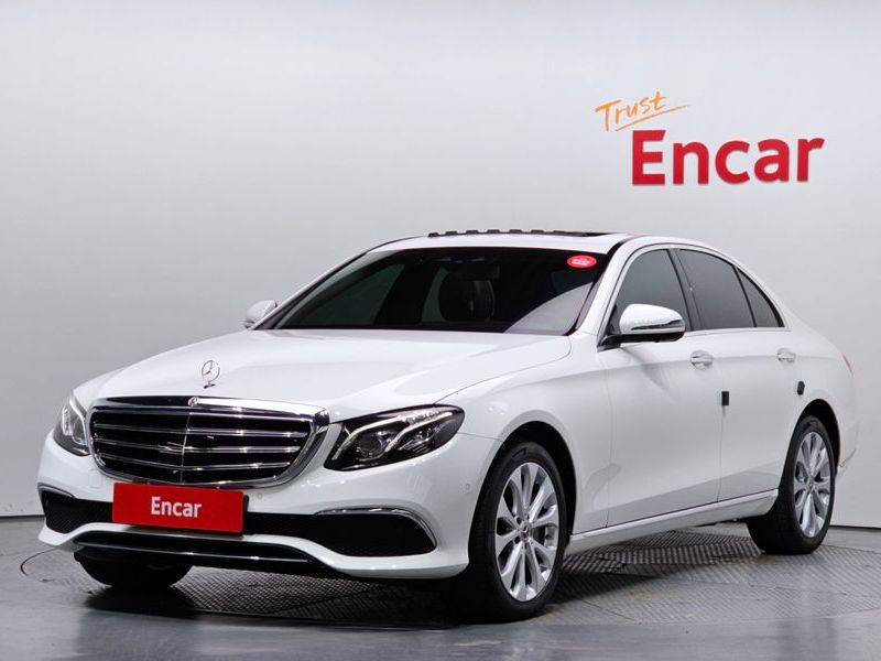 2020 Mercedes-Benz E-Class E300 4MATIC Exclusive photo 1