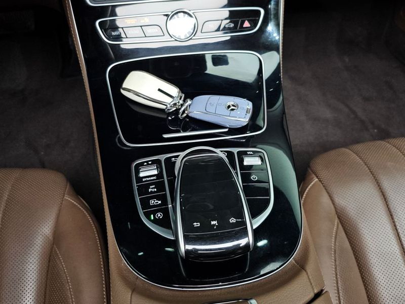 2020 Mercedes-Benz E-Class E300 4MATIC Exclusive photo 9