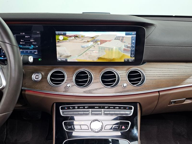 2020 Mercedes-Benz E-Class E300 4MATIC Exclusive photo 12