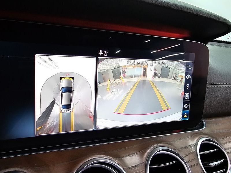 2020 Mercedes-Benz E-Class E300 4MATIC Exclusive photo 14