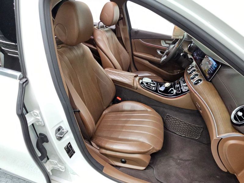 2020 Mercedes-Benz E-Class E300 4MATIC Exclusive photo 19