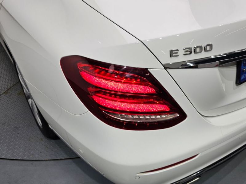 2020 Mercedes-Benz E-Class E300 4MATIC Exclusive photo 23