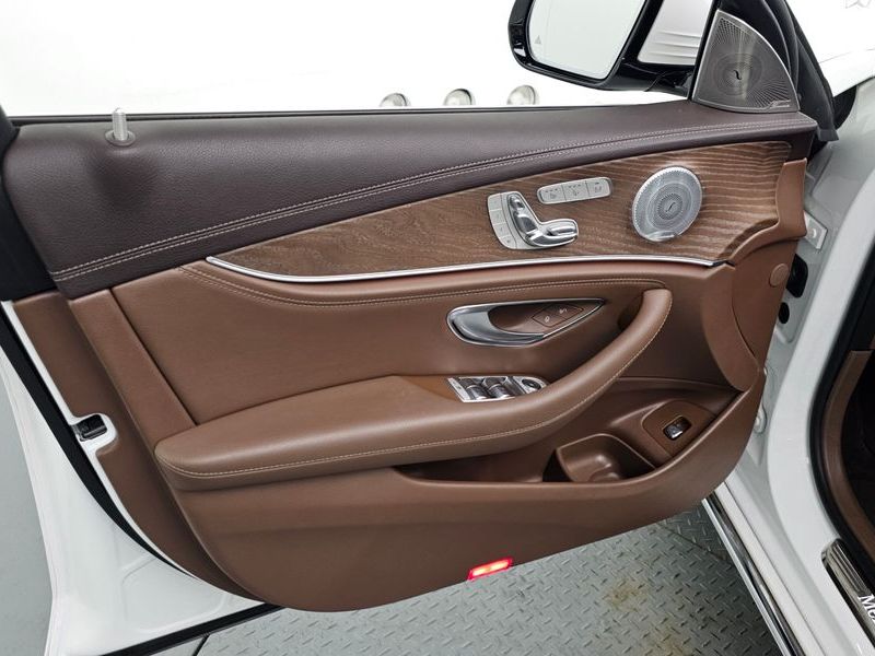 2020 Mercedes-Benz E-Class E300 4MATIC Exclusive photo 24