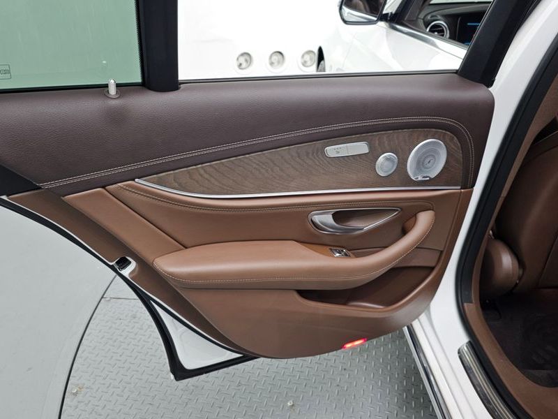 2020 Mercedes-Benz E-Class E300 4MATIC Exclusive photo 25